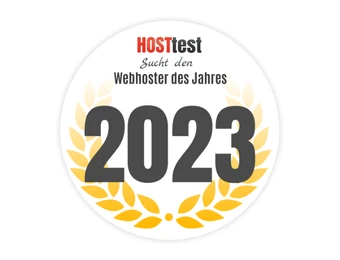 Weißer Hintergrund; runder Badge mit Gold-Lorbeerkranz, große graue 2023, rote HOSTtest-Überschrift, gelbe Randleisten.