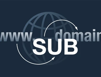 Dunkler Hintergrund mit Globus-Symbol; graue Schrift www und domain im Hintergrund, mittig weißes SUB mit Pfeilen.