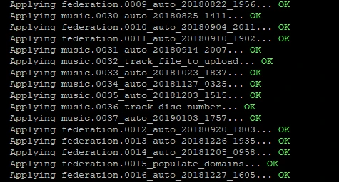 Schwarzer Terminal mit grünem Text; Zeilen wie 'Applying federation... OK' und 'Applying music... OK'.