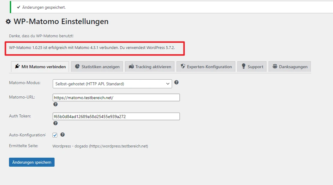WP-Matomo Einstellungen: rote Erfolgszeile, Tabs, Felder Matomo-URL, Auth Token, Auto-Konfiguration, Änderungen speichern.
