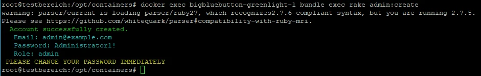 Terminalfenster mit Root-Prompt; grüne Schrift, Kommandos, und der Hinweis 'PLEASE CHANGE YOUR PASSWORD IMMEDIATELY'.