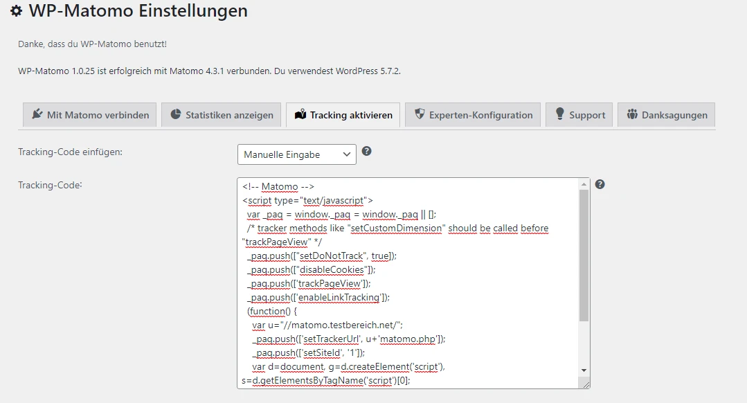 WP-Matomo Einstellungen: Überschrift, Tabs (Verbinden, Statistiken, Tracking, Experten); Tracking-Code-Eingabe mit Codefenster