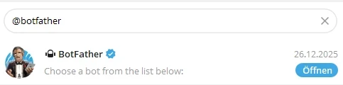 BotFather Twitter‑Profilkarte: Profilbild, Name BotFather mit blauem Verifizierungs-Hinweis, Datum rechts, Button 'Öffnen'.