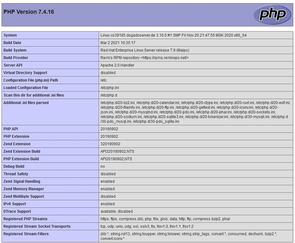 Screenshot einer PHP-Info-Seite: blauer Kopf mit 'PHP Version 7.4.16' und Tabellen mit System- und Build-Details.