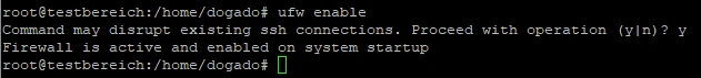 Schwarzes Terminal; Befehl: ufw enable; Warnung: Command may degrade existing ssh connections; Firewall aktiv.