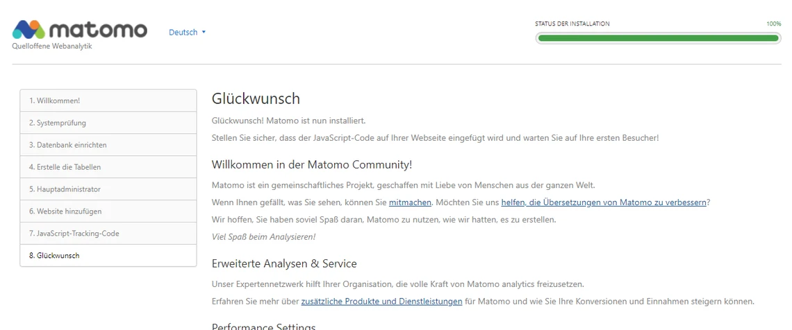 Screenshot einer Matomo-Webseite: Logo 'matomo', linkes Menü mit Einträgen, Textblöcke und grüne Statusleiste oben rechts.