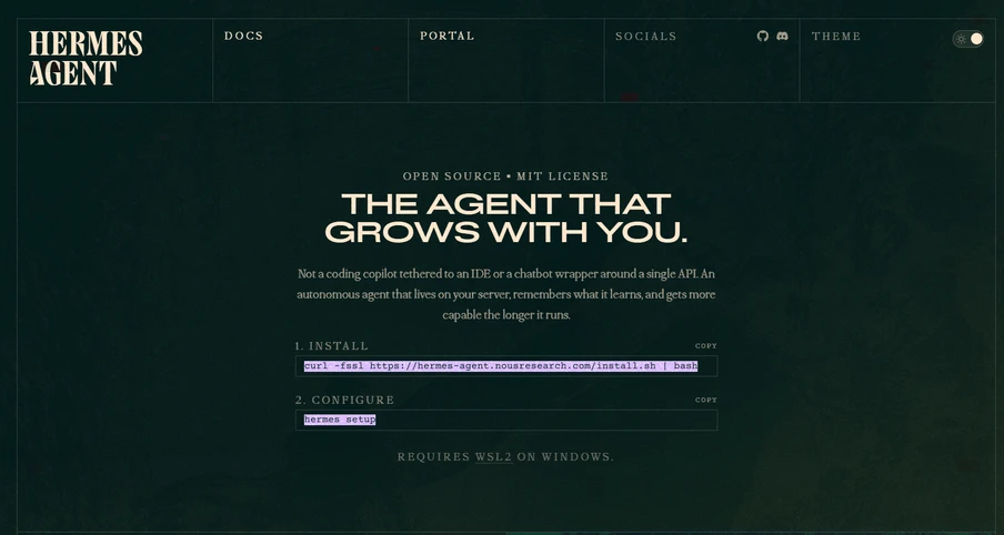 Dunkle Weboberfläche mit dem Logo 'HERMES AGENT' oben links; zentrale Überschrift 'THE AGENT THAT GROWS WITH YOU' und Code-/Installationsblöcke.