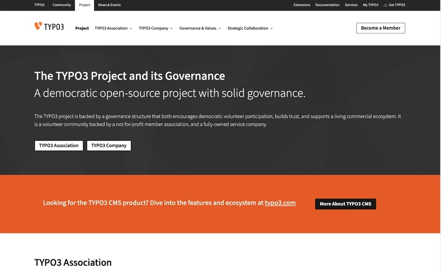 Screenshot einer TYPO3-Webseite: dunkler Heldenbereich mit Titeltext und orangefarbenem Banner darunter.