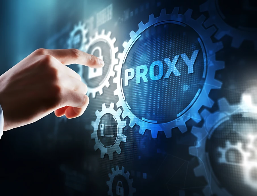 Eine Hand berührt eine digitale Oberfläche mit Zahnrädern; zentrales Zahnrad trägt den Schriftzug PROXY.