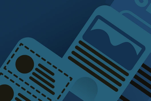 Mehrere überlappende blaue Grafiken mit Bildvorschauen, Textzeilen und dem Wort SEO.